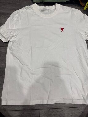 Ami White Crewneck Tee with Small Red Heart A Motif